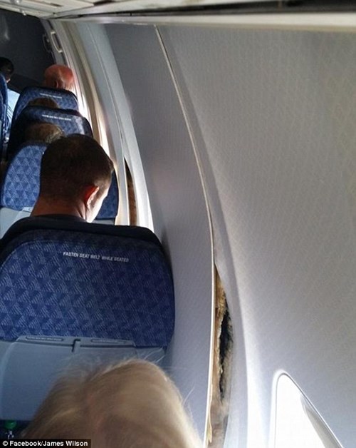 Mỹ: Hành khách hoảng hồn vì máy bay bị nứt toác