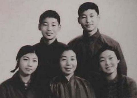 Em trai ông Tập Cận Bình kết hôn với “hoa khôi quân đội”