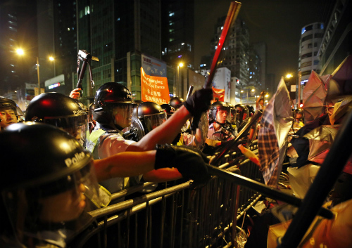 Bạo lực lại bùng nổ tại Hong Kong