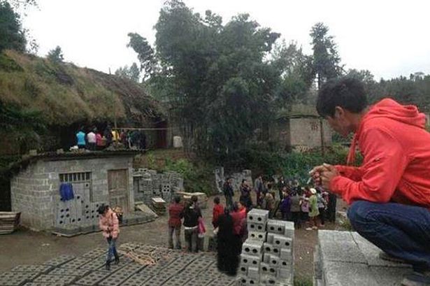 TQ: Cha nhẫn tâm chặt đầu con trai vì 