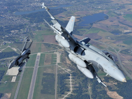 Chiến đấu cơ NATO chặn máy bay Nga trên biển Baltic