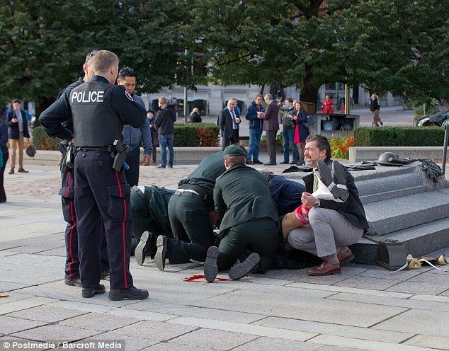 Hiện trường vụ xả súng kinh hoàng ở tòa nhà Quốc hội Canada