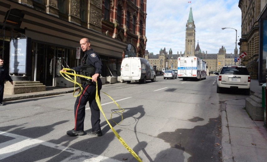 Hiện trường vụ xả súng kinh hoàng ở tòa nhà Quốc hội Canada