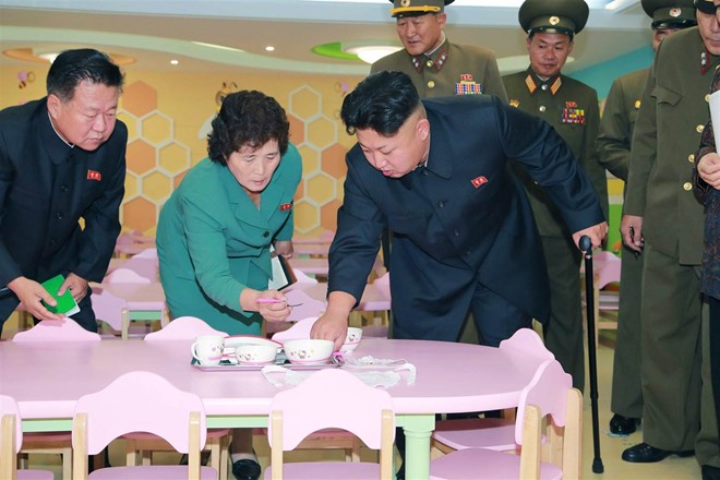 Nhà lãnh đạo Triều Tiên Kim Jong Un thăm trại trẻ mồ côi ở Bình N