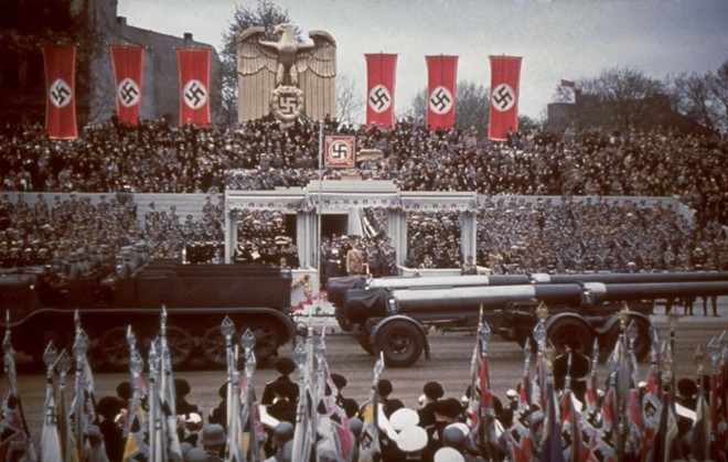 Ảnh hiếm về nước Đức dịp kỷ niệm nhà độc tài Hitler tròn 50 tuổi