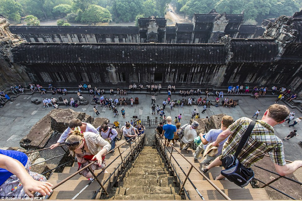 Trải nghiệm những bậc thang đáng sợ nhất thế giới