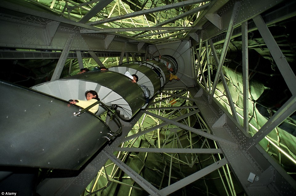 Trải nghiệm những bậc thang đáng sợ nhất thế giới