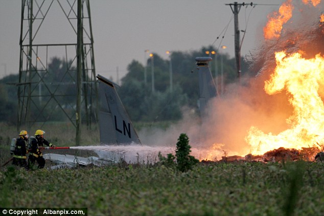 Cận cảnh chiến đấu cơ F-15 Mỹ rơi ở Anh