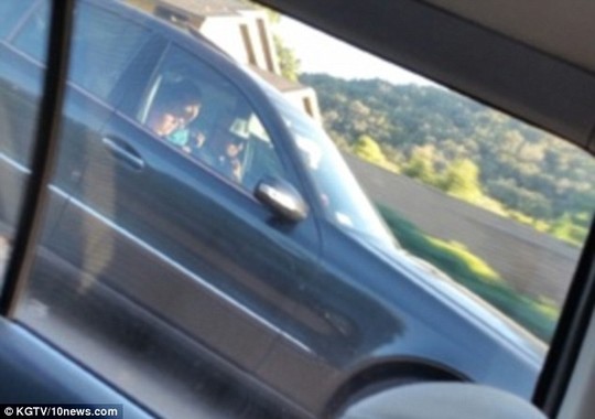 Bà bầu lê lết ăn xin rồi... lên siêu xe đếm tiền