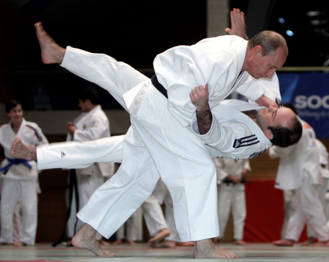 Tổng thống Nga Vladimir Putin trở thành võ sư Karate 8 đẳng