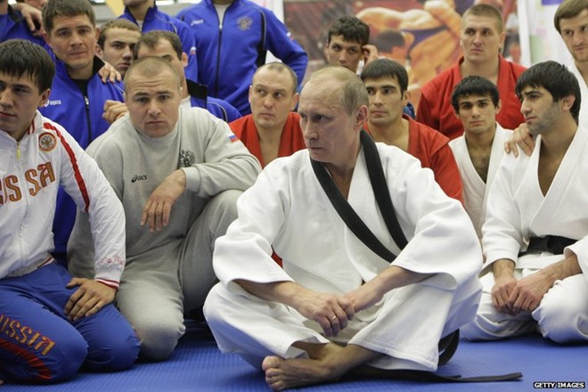 Tổng thống Nga Vladimir Putin trở thành võ sư Karate 8 đẳng