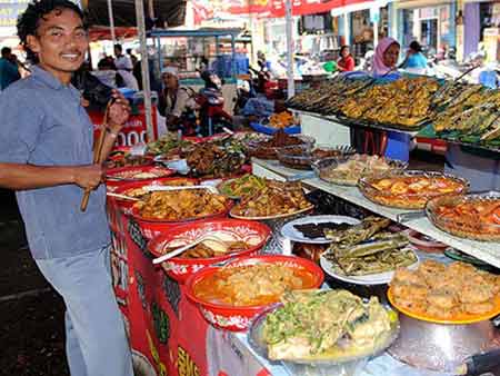 Indonesia yêu cầu quan chức lựa chọn món ăn đường phố