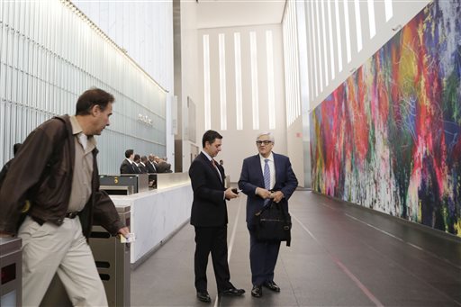 Chùm ảnh: Tòa nhà trung tâm thương mại thế giới mở cửa trở lại