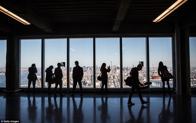 Chùm ảnh: Tòa nhà trung tâm thương mại thế giới mở cửa trở lại