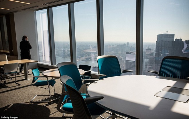 Chùm ảnh: Tòa nhà trung tâm thương mại thế giới mở cửa trở lại