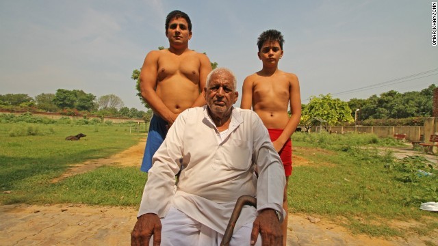 Ngôi làng của những lực sĩ cơ bắp cuồn cuộn