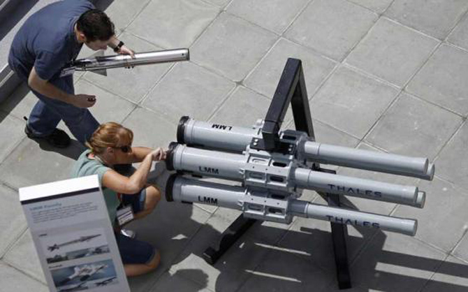 Chiêm ngưỡng khí tài quân sự đắt tiền ở triển lãm Farnborough