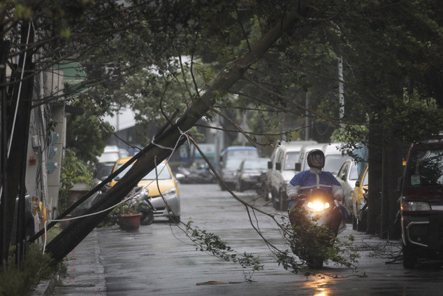 Bão Matmo đổ bộ vào Đài Loan, ít nhất một người thiệt mạng