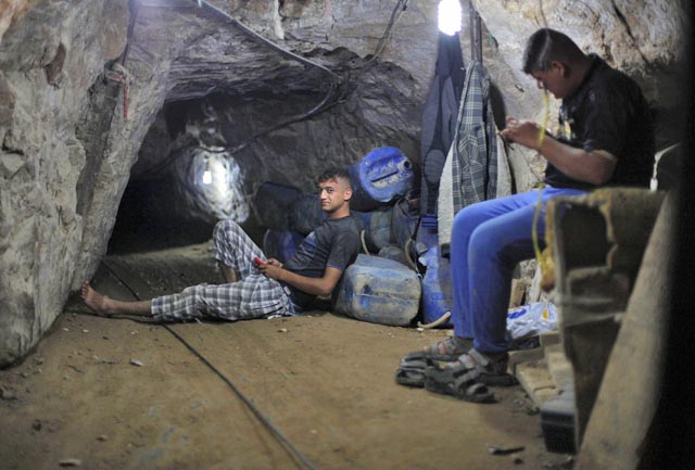 Chùm ảnh: Bên trong đường hầm bí mật của Hamas ở Gaza