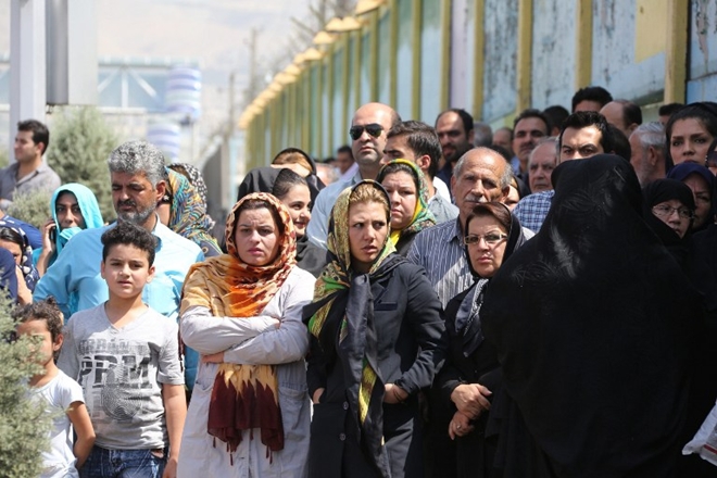 Hiện trường vụ rơi máy bay chở khách Iran gần thủ đô Tehran