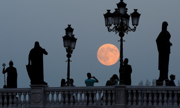 Hình ảnh siêu trăng tuyệt đẹp đêm 10/8 trên khắp thế giới