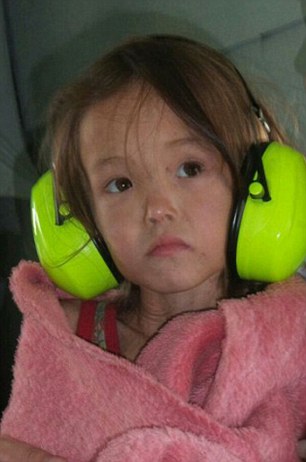 Bé gái 3 tuổi sống sót 11 ngày trong khu rừng đầy sói hoang