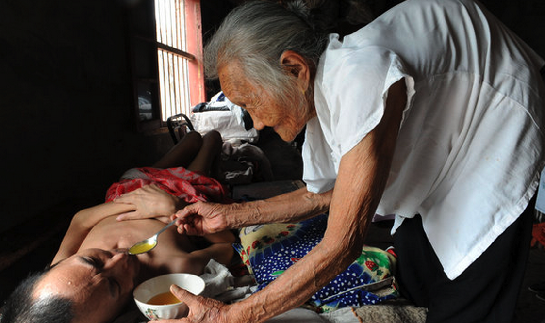 Báo động nạn tự tử ở người già diễn ra ngày tại Trung Quốc  