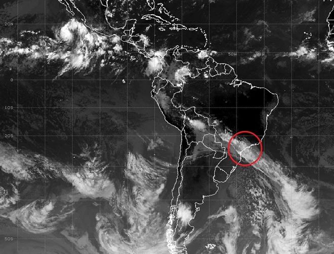 Hiện trường máy bay chở ứng viên Tổng thống rơi ở Brazil