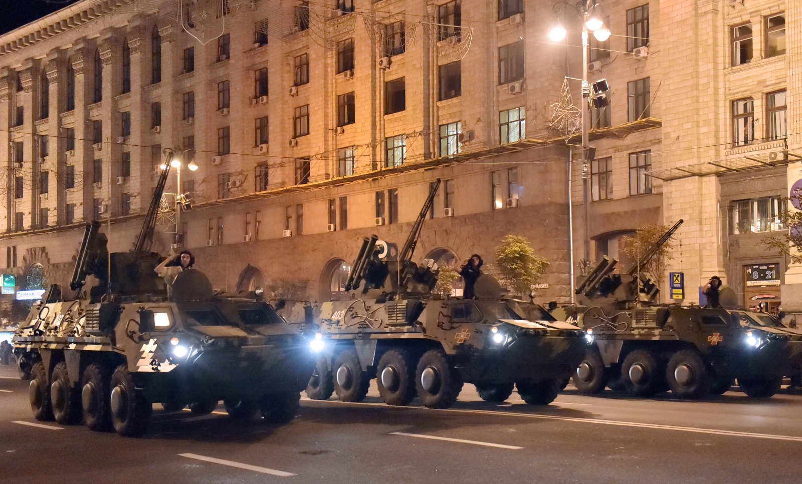 Chùm ảnh: Ukraina phô diễn sức mạnh quân sự mừng ngày Độc lập