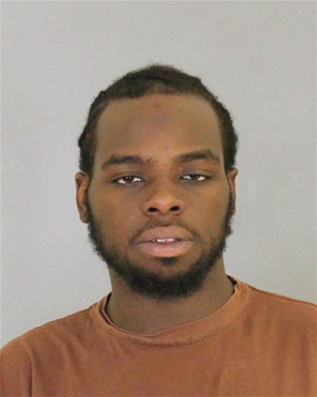 Tội phạm truy nã bị bắt vì đăng video dội nước đá lên Facebook  