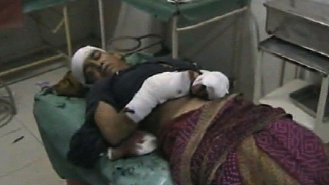 Người phụ nữ Ấn Độ dũng cảm giết chết báo chỉ bằng lưỡi liềm