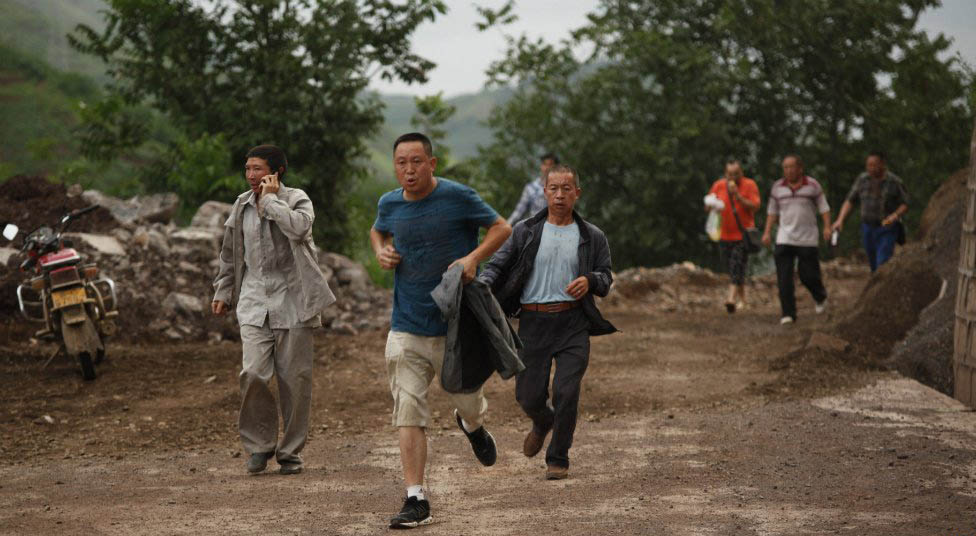 Cảnh tan hoang sau động đất Trung Quốc, 379 người thiệt mạng