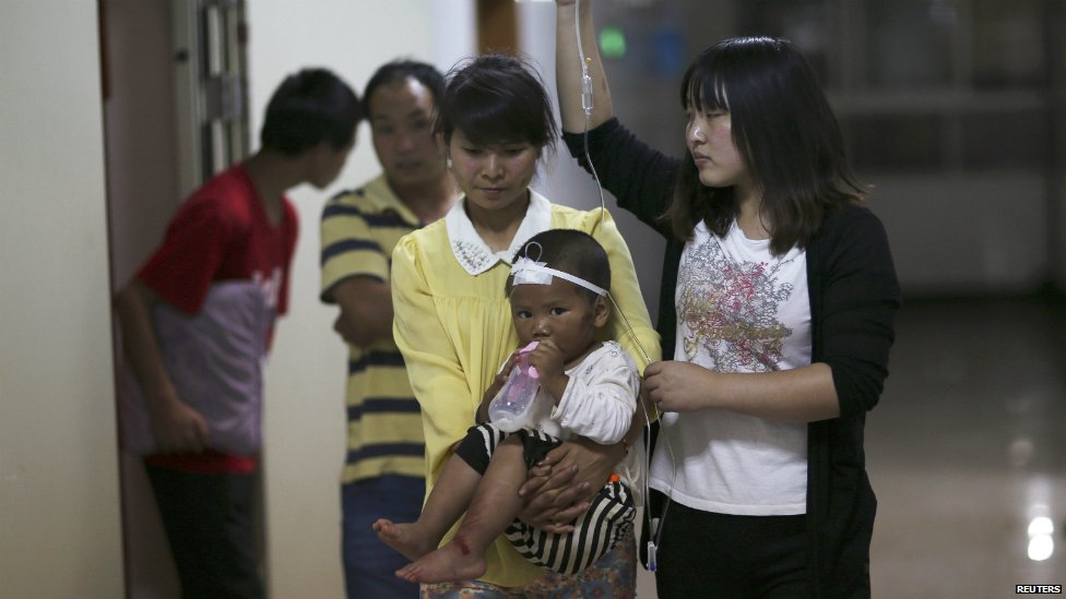 Cảnh tan hoang sau động đất Trung Quốc, 379 người thiệt mạng