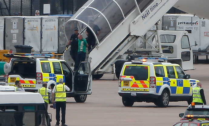 Chiến đấu cơ Anh hộ tống máy bay dân sự bị đe dọa đánh bom