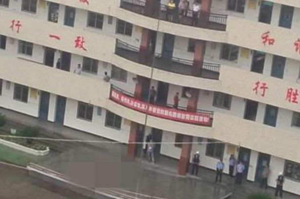 3 học sinh tiểu học bị đâm chết ngay ngày đầu năm học ở Trung Quố 3 học sinh tiểu học bị đâm chết ngay ngày đầu năm học ở Trung Quố