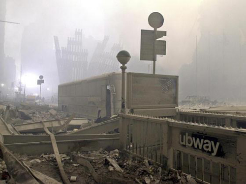 Hình ảnh vụ khủng bố 11/9 ngày ấy, bây giờ  