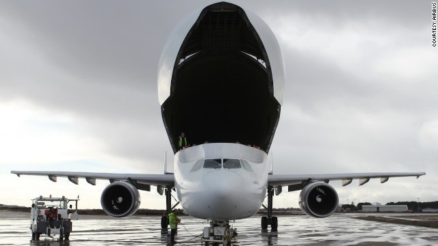 Máy bay vận tải kỳ lạ nhất thế giới kỷ niệm tròn 20 năm hoạt động