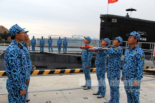 Hé lộ hình ảnh tàu ngầm Kilo huấn luyện ở Cam Ranh  