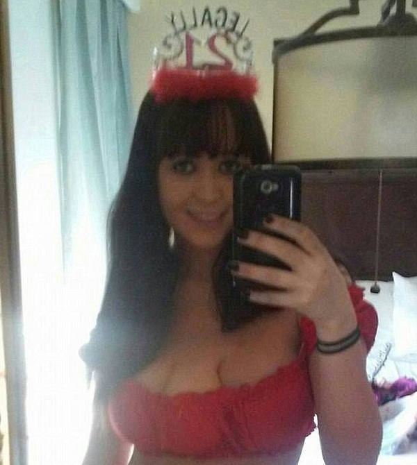 Cô gái ghép bầu ngực thứ ba để được nổi tiếng