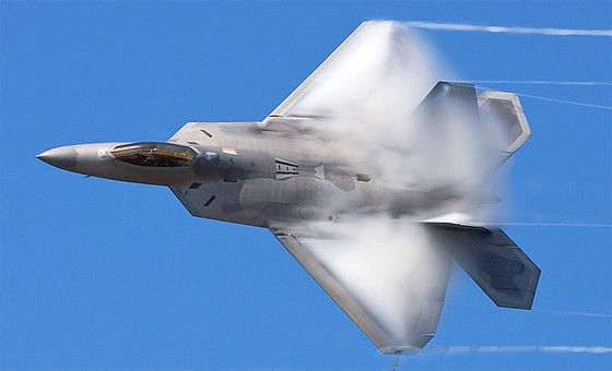 Vì sao Mỹ cho “chim săn mồi” F-22 không kích IS ở Syria?