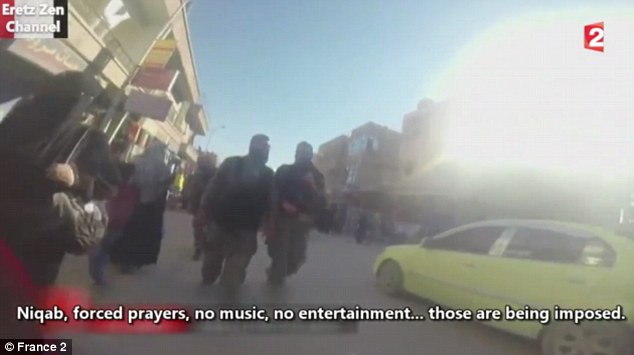 Hé lộ cuộc sống bí ẩn của phụ nữ Syria tại thủ phủ tự xưng của IS