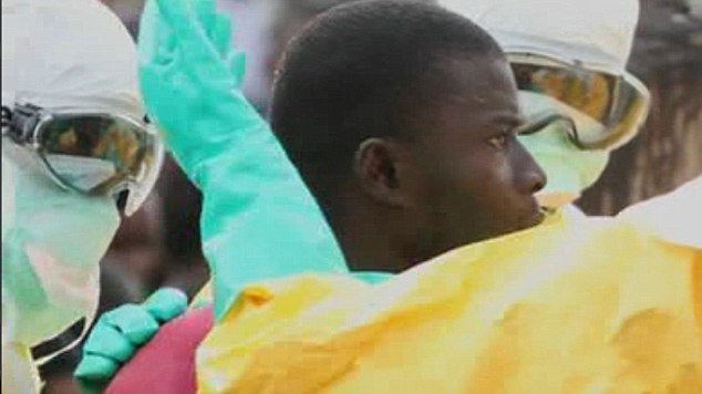 Chùm ảnh: Sốc trước cảnh bệnh nhân Ebola bỏ trốn tìm kiếm thức ăn