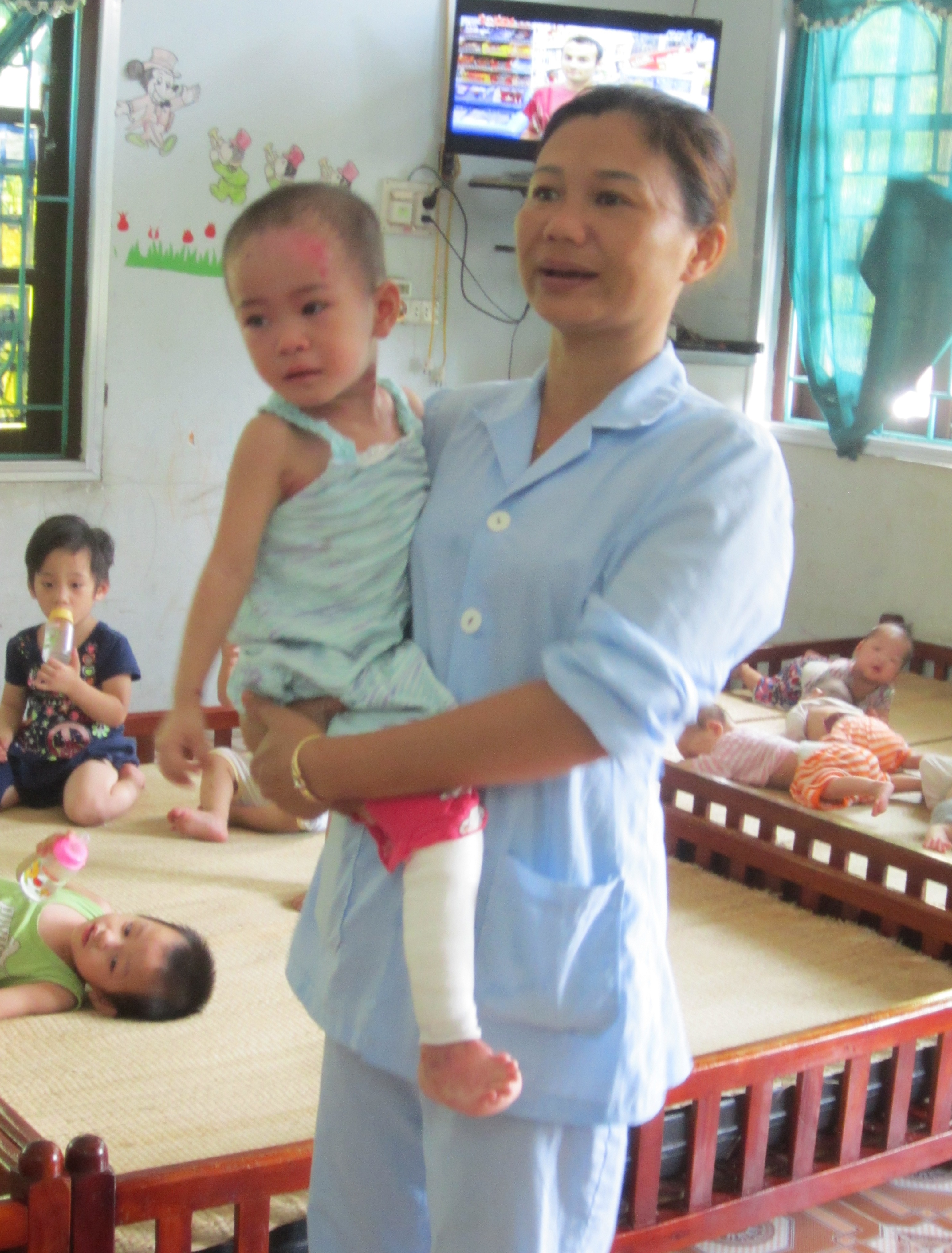 Cuộc sống em bé “có giòi” chùa Bồ Đề bước sang trang mới