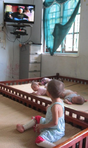 Cuộc sống em bé “có giòi” chùa Bồ Đề bước sang trang mới