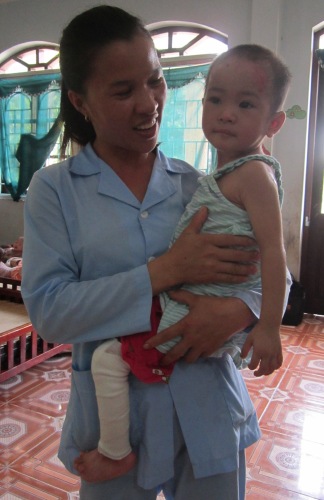 Cuộc sống em bé “có giòi” chùa Bồ Đề bước sang trang mới