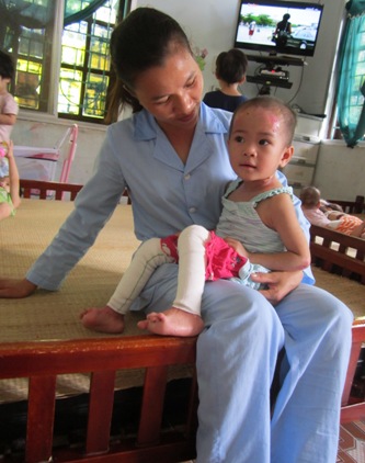 Cuộc sống em bé “có giòi” chùa Bồ Đề bước sang trang mới