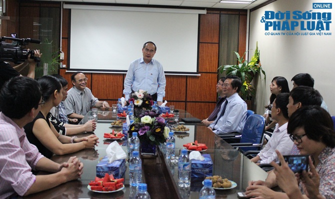 Chủ tịch UBTƯ MTTQ Nguyễn Thiện Nhân thăm Báo Đời sống và Pháp lu