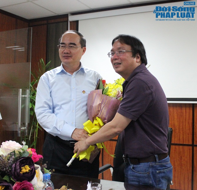 Chủ tịch UBTƯ MTTQ Nguyễn Thiện Nhân thăm Báo Đời sống và Pháp lu