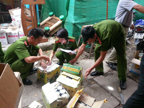 Thu giữ hàng nghìn hộp ngô hạt Trung Quốc giả xuất xứ Mỹ