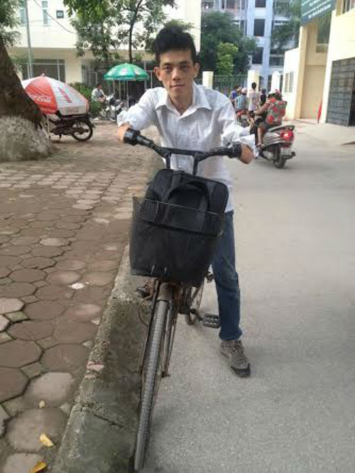 Chàng sinh viên người Dao, “tàn” nhưng không “phế”